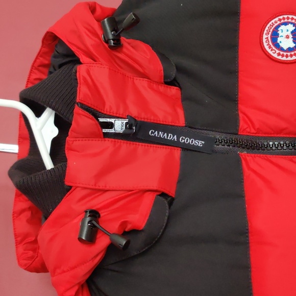 Canada Goose Vest with Removable Hoody - Picture 10 of 10